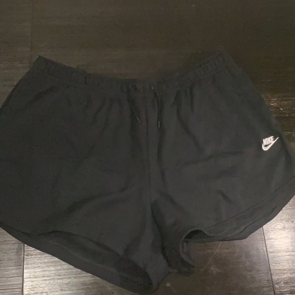 Women’s Plus Size Standard fit Nike shorts - Picture 7 of 9
